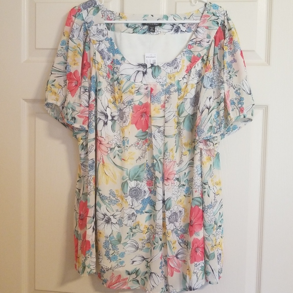 NWT Floral scoop neck top
